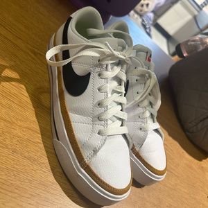 Nike Court Legacy